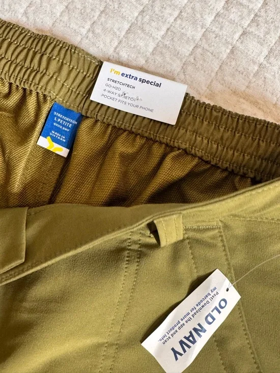 Old Navy Olive-Tone Cargo Pants - Picture 2 of 4